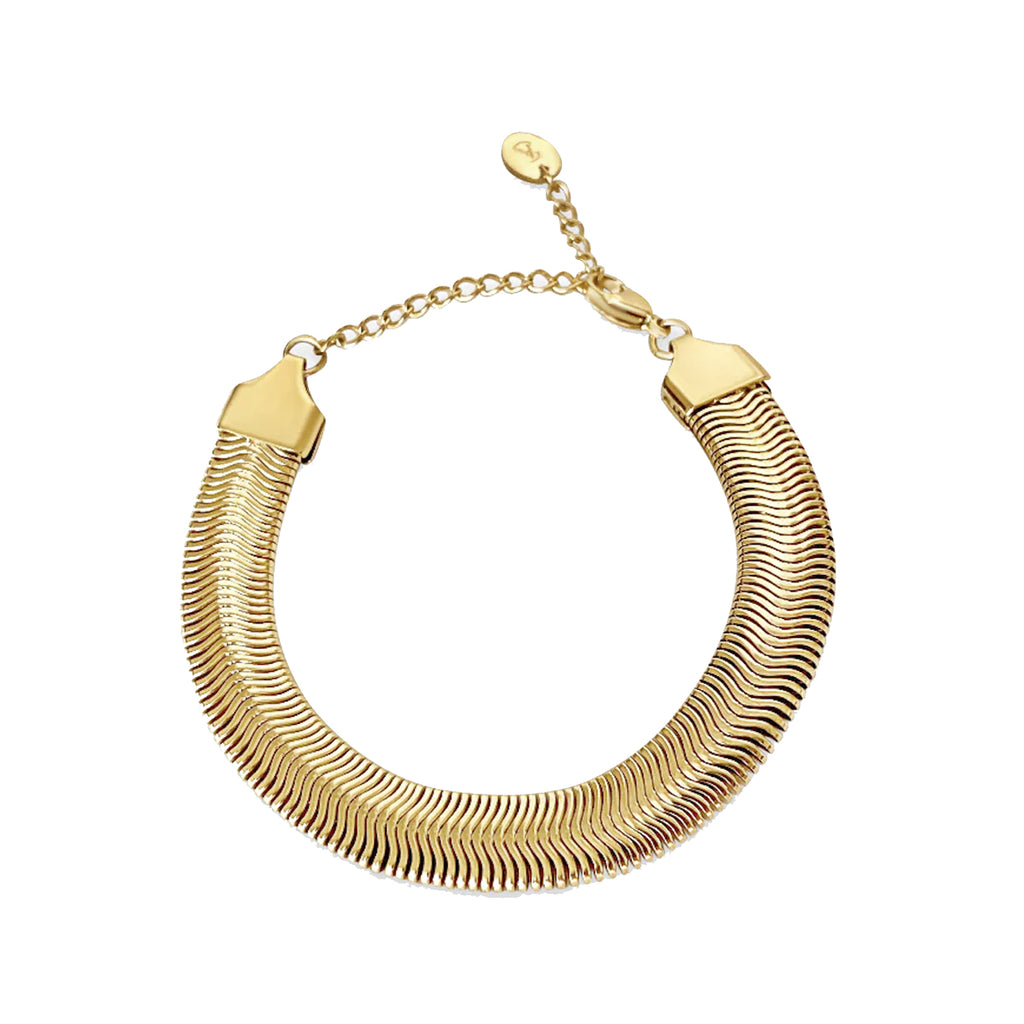 The flat snake bracelet in gold colour from the brand ANISA SOJKA