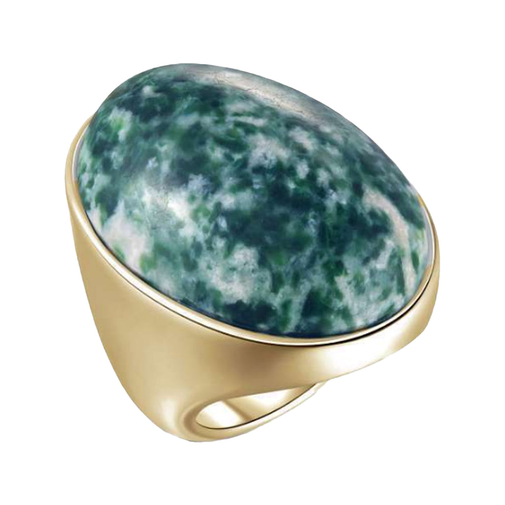 The Agnes ring in gold and green colours from the brand EMILI