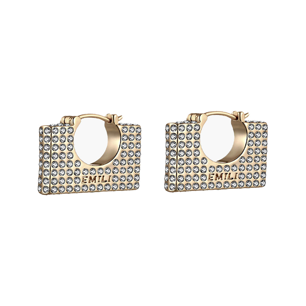 The Cara earrings in gold colour from the brand EMILI