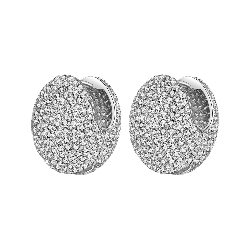 The Loe earrings in silver colour from the brand EMILI