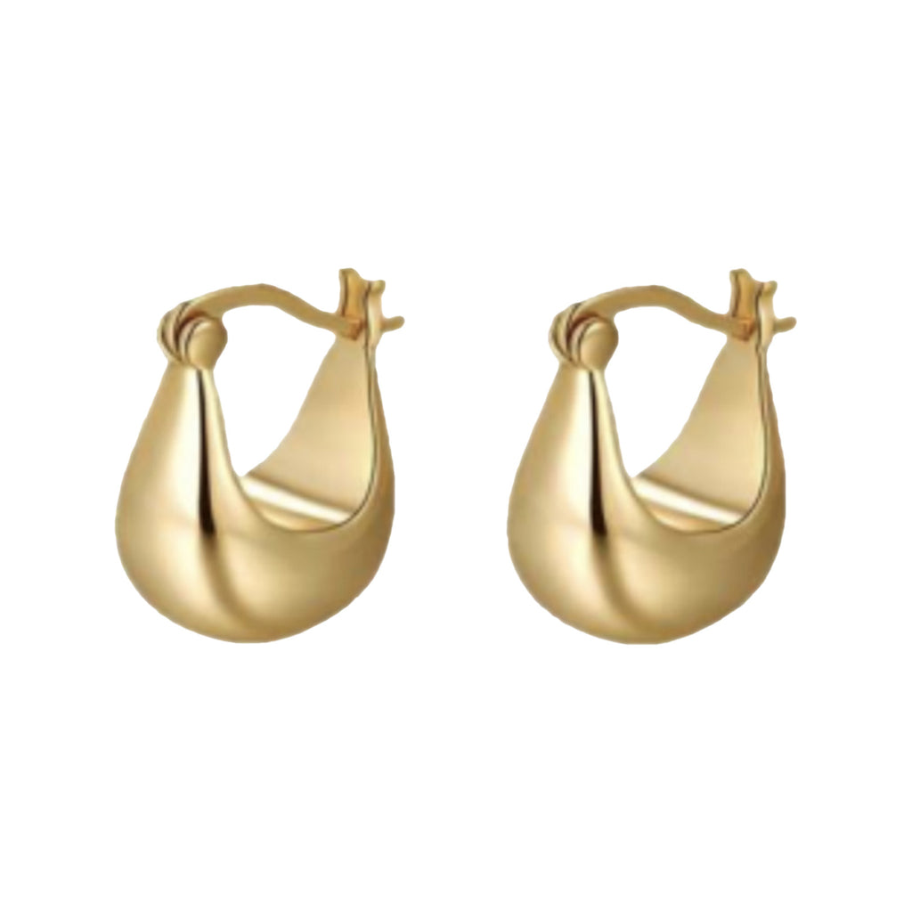 The Nora earrings in gold from the brand EMILI