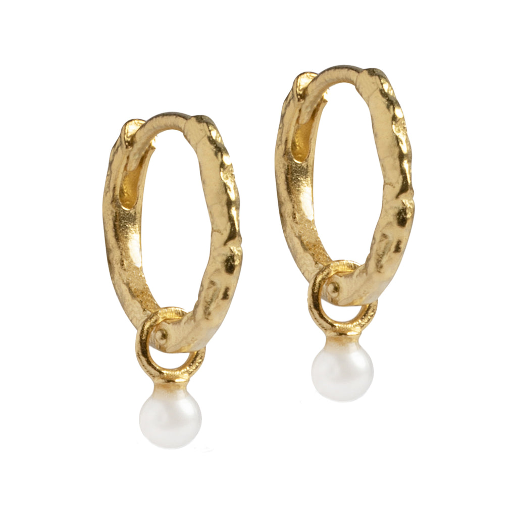 The Belle pearl hoop earrings in gold and pearl colour from the brand ENAMEL COPENHAGEN