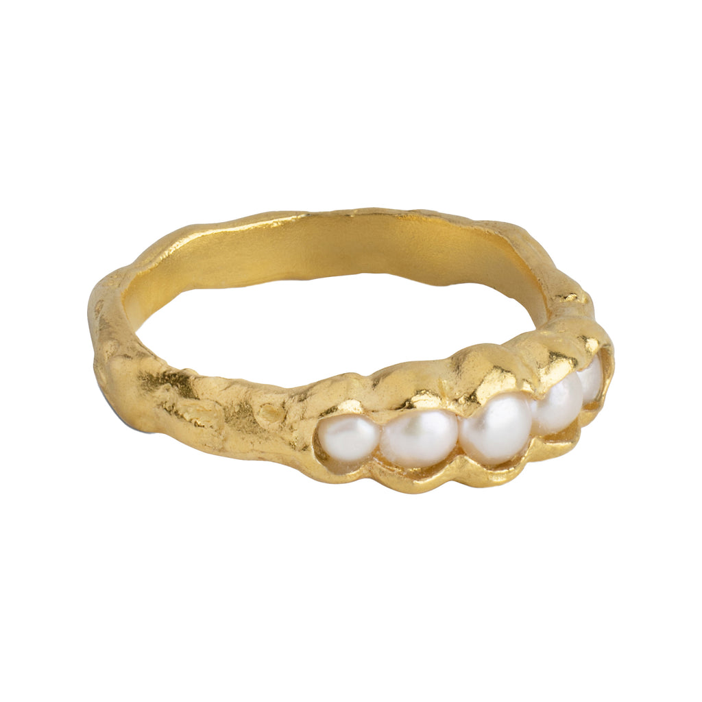 The Idora ring in gold and pearl colour from the brand ENAMEL COPENHAGEN