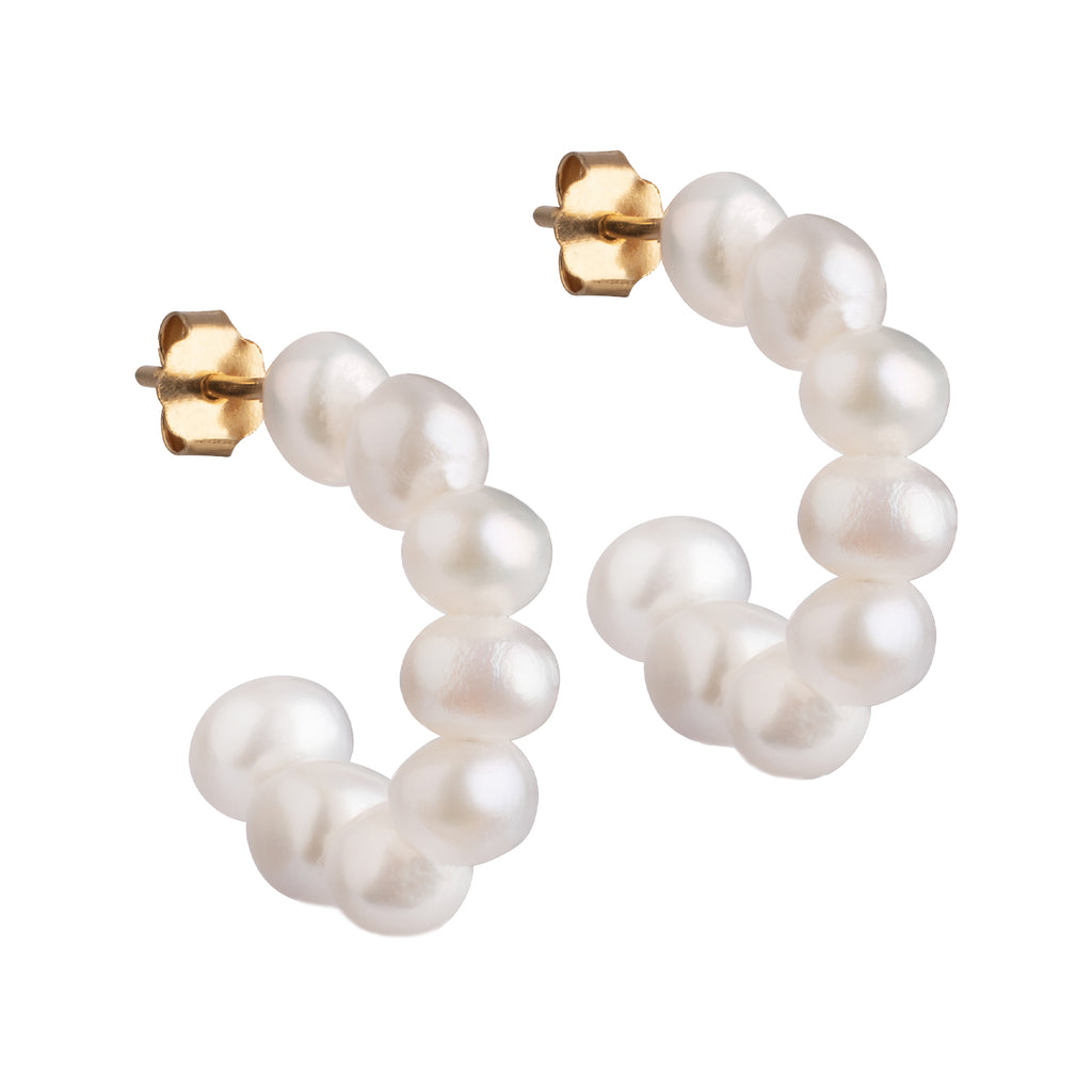 The pearlie chunky hoop earrings in gold and pearl colour from the brand ENAMEL COPENHAGEN