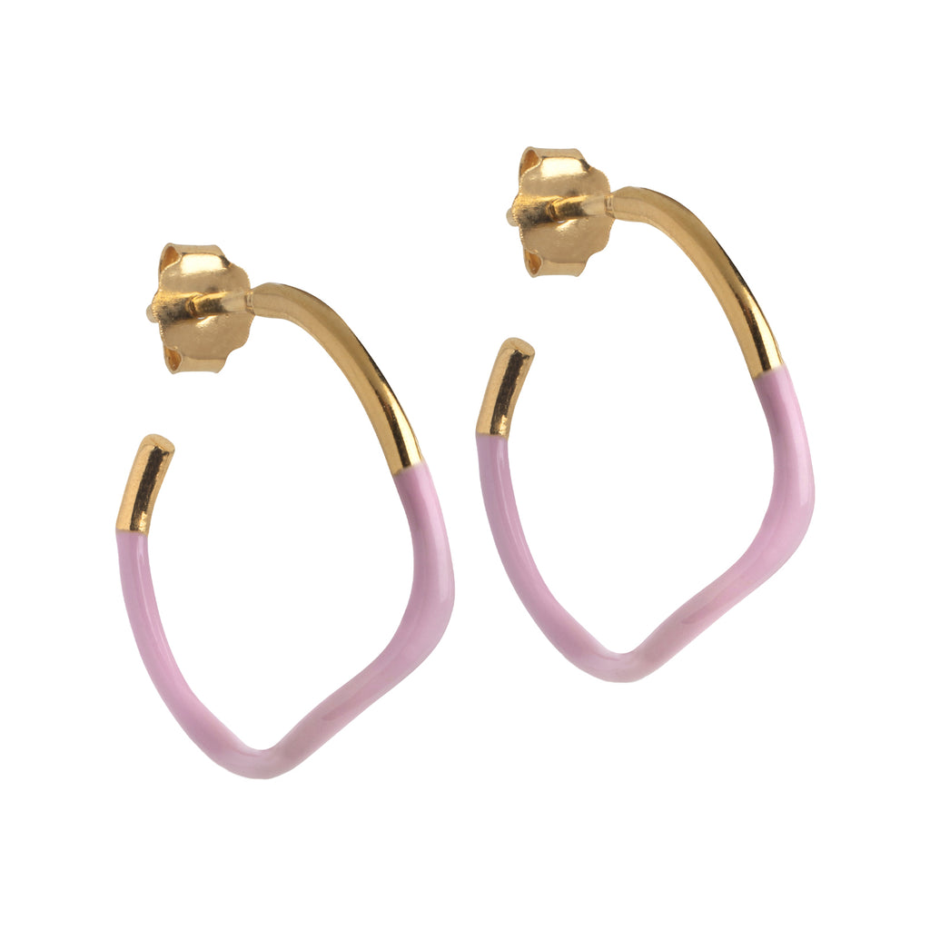 The sway hoop earrings in gold and light-pink colour from the brand ENAMEL COPENHAGEN