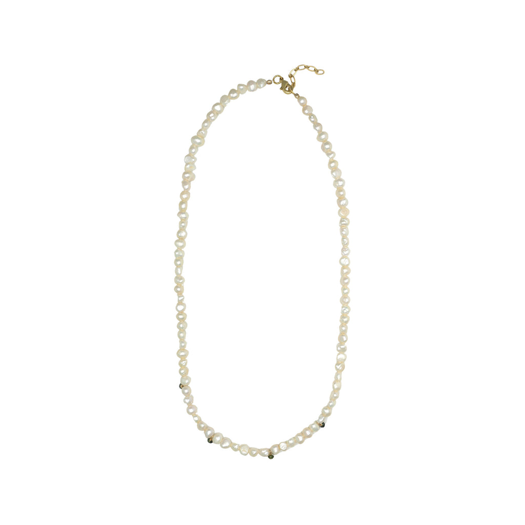 The Emmie necklace in gold, pearls and sapphire colour from the brand GISEL B