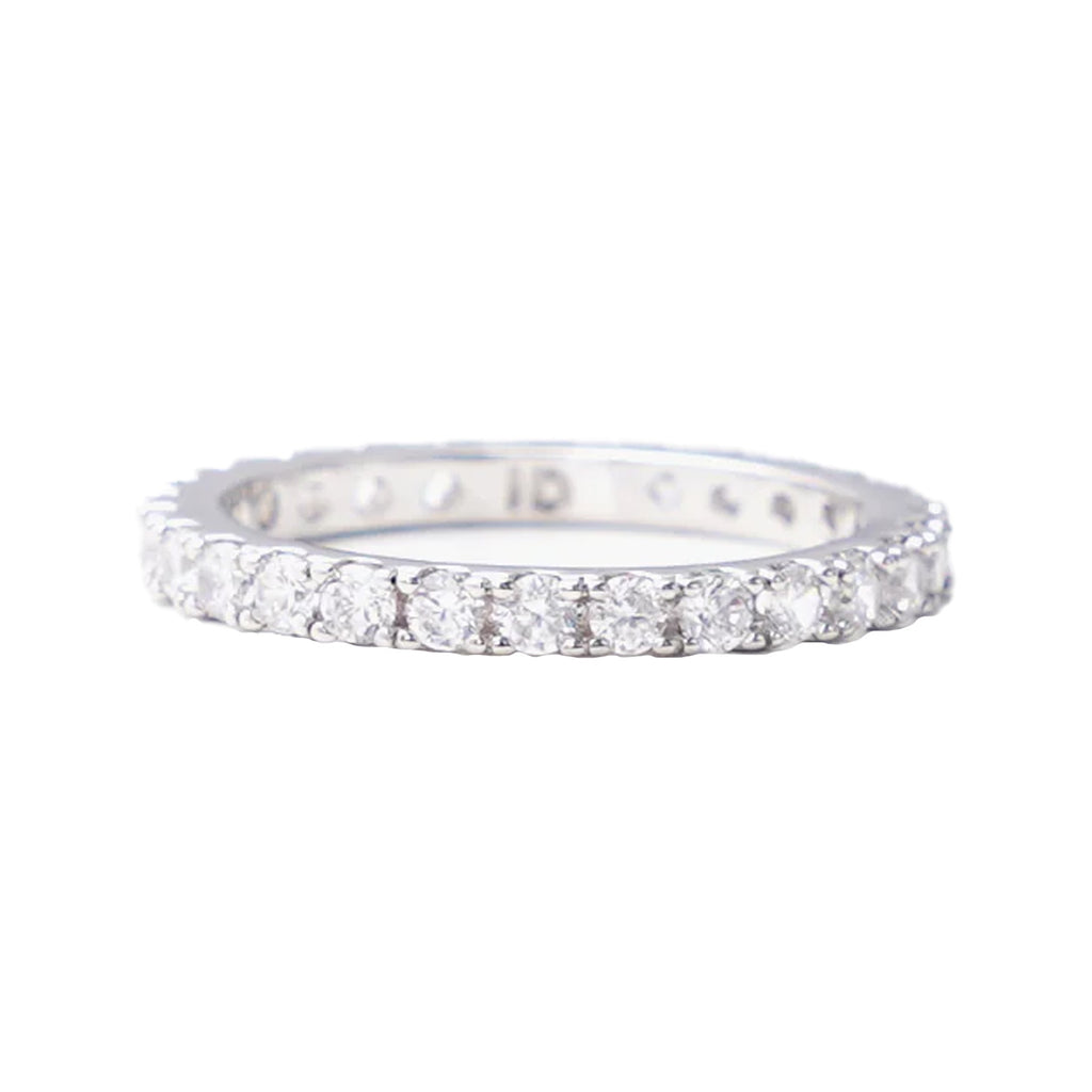 The colorful slim ring in silver and clear colours from the brand IZABEL DISPLAY