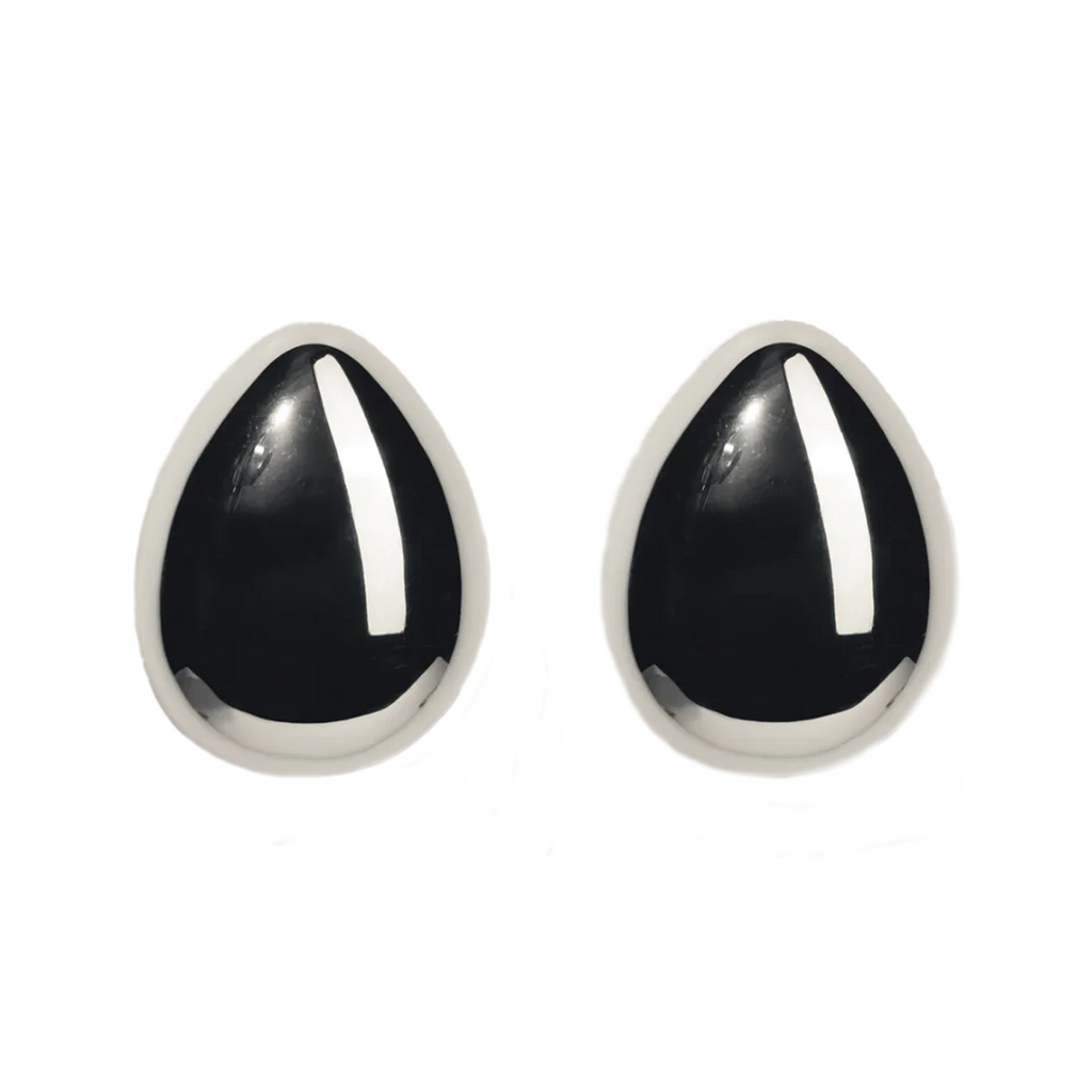 The Amelie stud earrings in silver colour from the brand JASMIN SPARROW