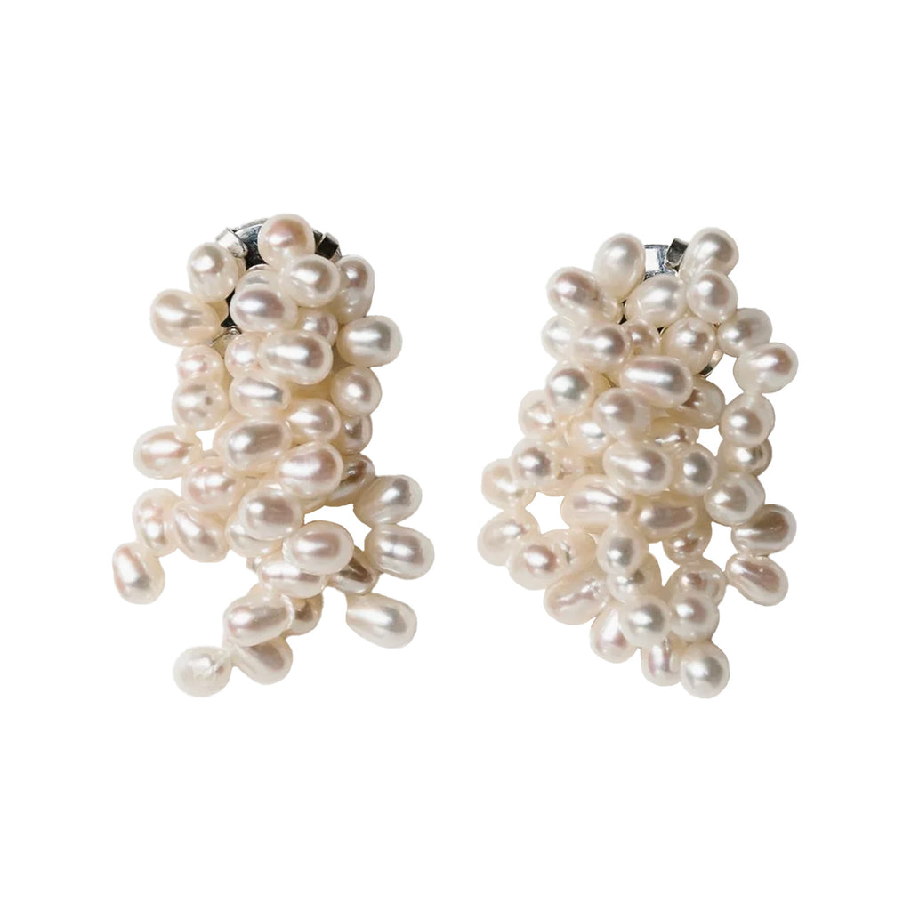 The mermaid stud earrings in silver and pearl colour from the brand JASMIN SPARROW