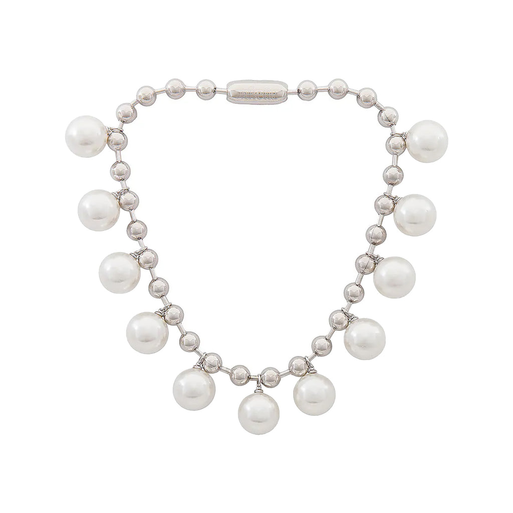 The Bellatrix necklace in silver and pearl colours from the brand JULIETTA