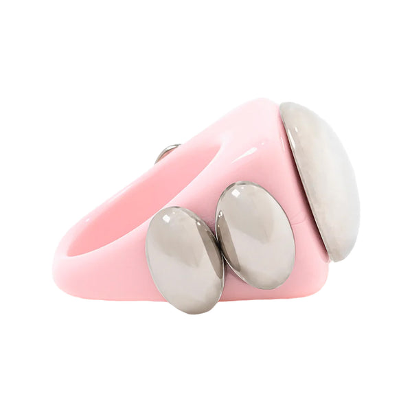 The Jamón De York ring in silver and pink colours from the brand LA MANSO