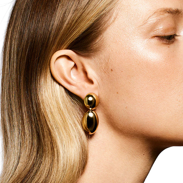 Model wearing the Klara stud earrings in gold colour from the brand LIÉ STUDIO