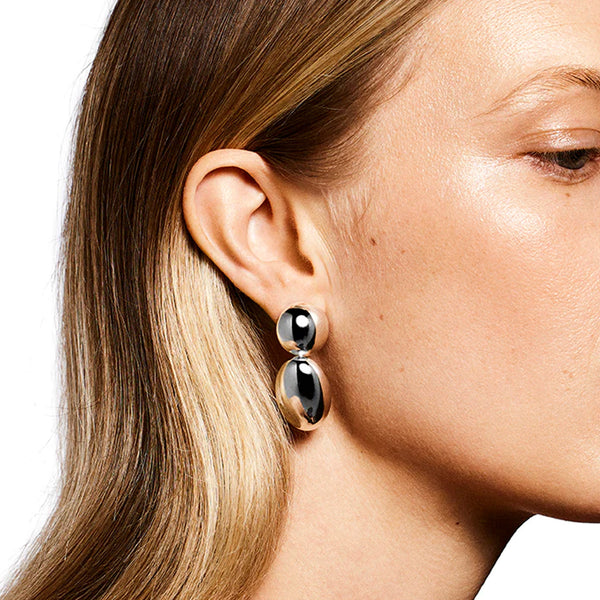 Model wearing the Klara stud earrings in silver colour from the brand LIÉ STUDIO