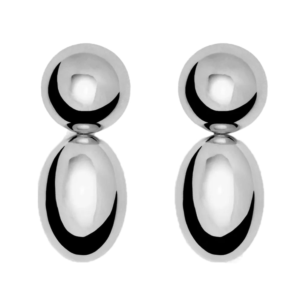 The Klara stud earrings in silver colour from the brand LIÉ STUDIO