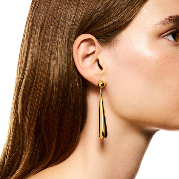 Model wearing the Louise stud earrings from the brand LIÉ STUDIO