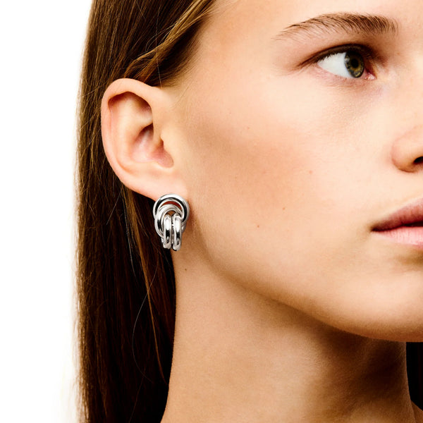 Model wearing the Vera stud earrings in silver colour from the brand LIÉ STUDIO