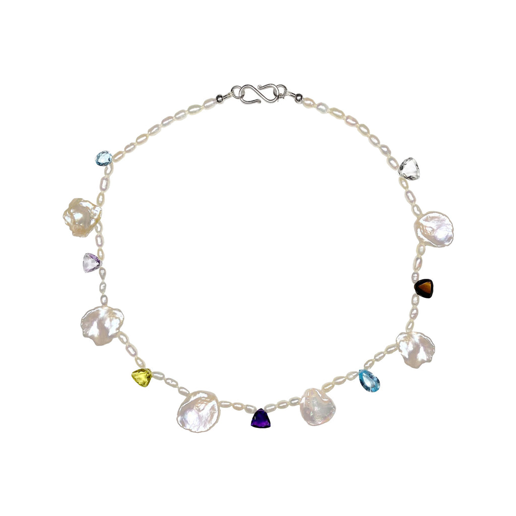 The Cornflake Girl necklace in silver and pearl colours from the brand MARGAUX STUDIOS