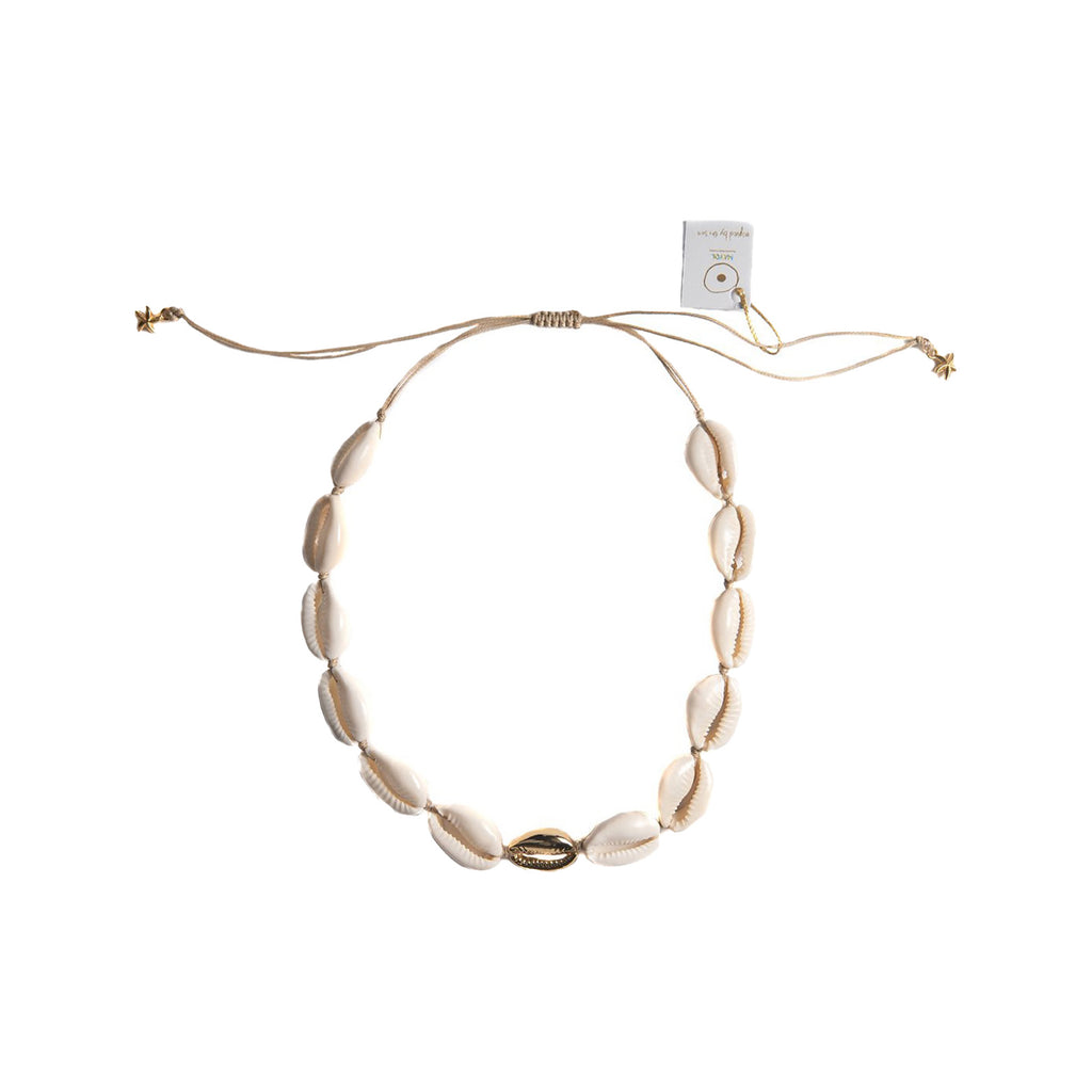 The Cowrie choker in gold and white colours from the brand MAYOL JEWELRY