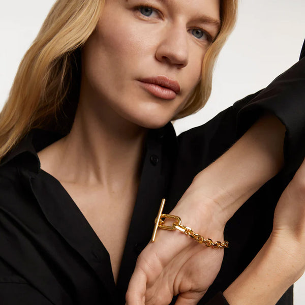 Model wearing the Vesta chain bracelet in gold colour from the brand P D PAOLA