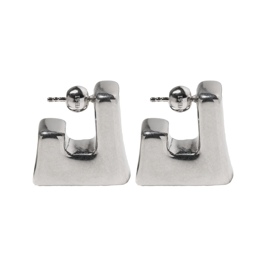 The Cubo earrings in silver from the brand PANCONESI