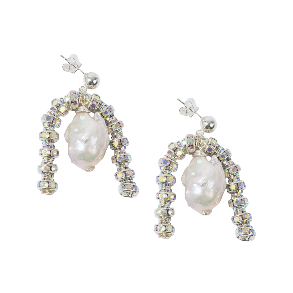 The Paris Baroque Oysters earrings in silver and pearl colours from the brand PEARL OCTOPUSS.Y