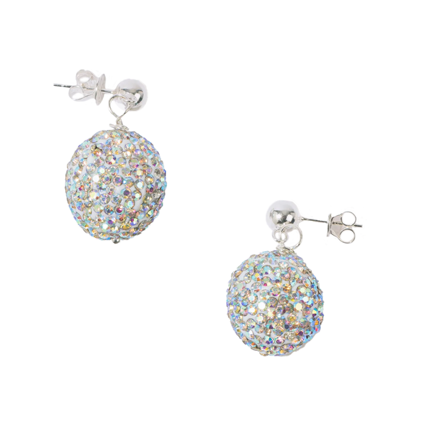 The Pearl Drop earrings in silver and pearl colours from the brand PEARL OCTOPUSS.Y