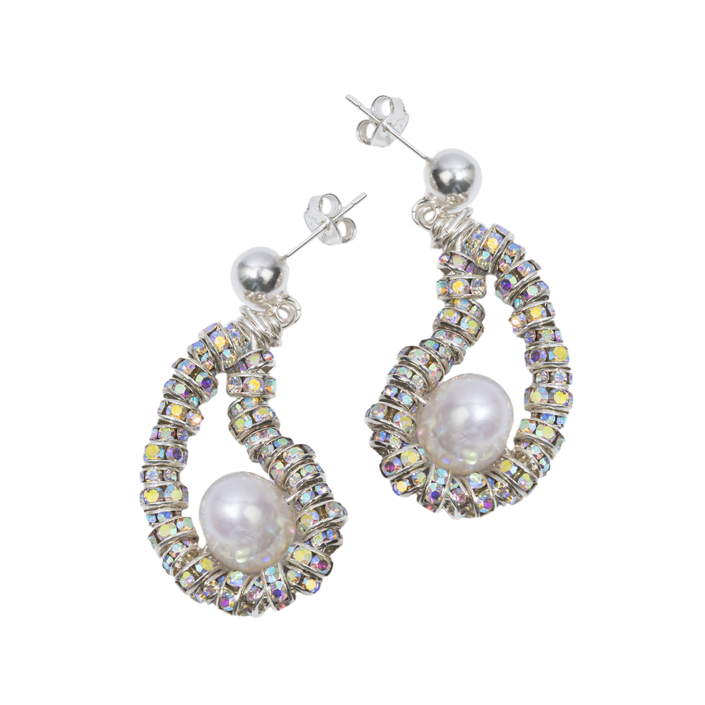 The Tiny Oysters earrings in silver and pearl colours from the brand PEARL OCTOPUSS.Y