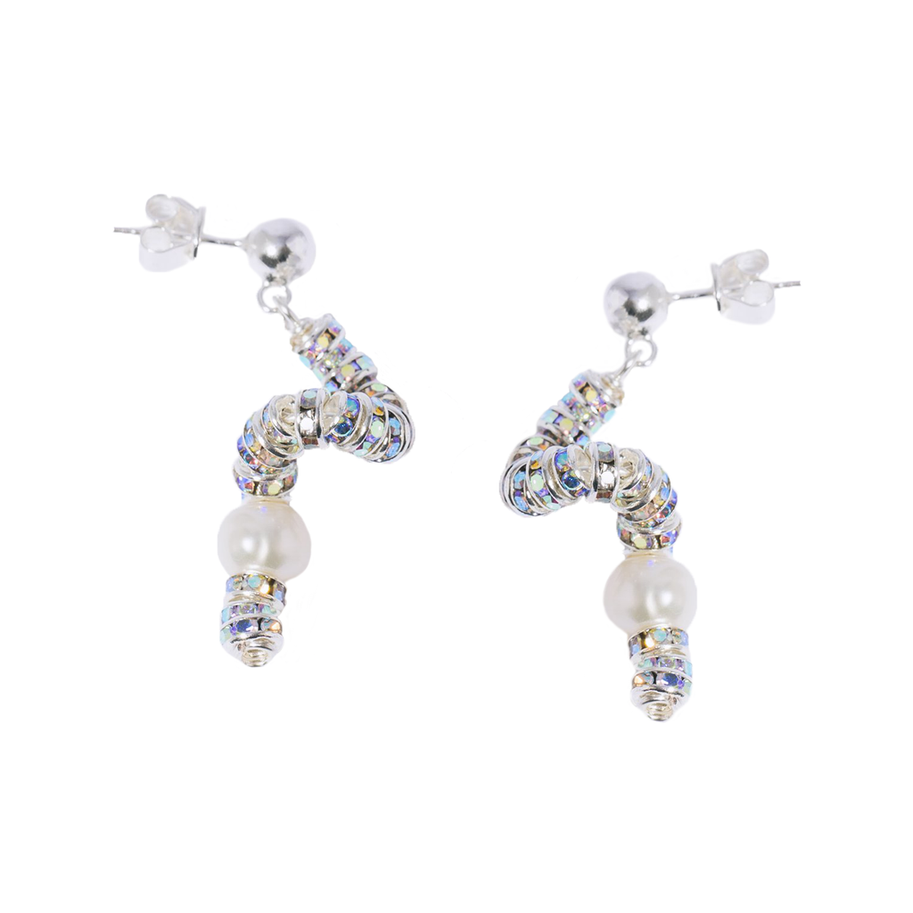 The Tiny Snakes earrings in silver and pearl colours from the brand PEARL OCTOPUSS.Y