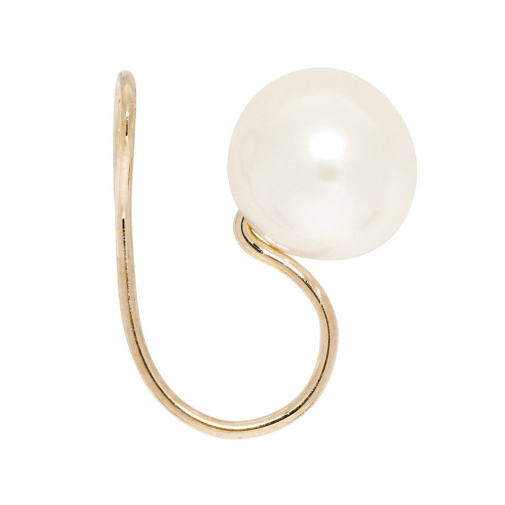 The wire pearl earcuff in gold and pearl colour from the brand SASKIA DIEZ