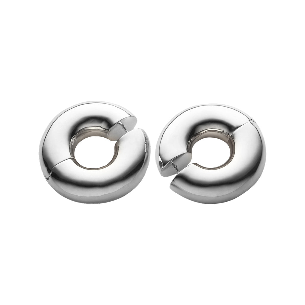 The large Strato hoop earrings in silver colour from the brand UNCOMMON MATTERS